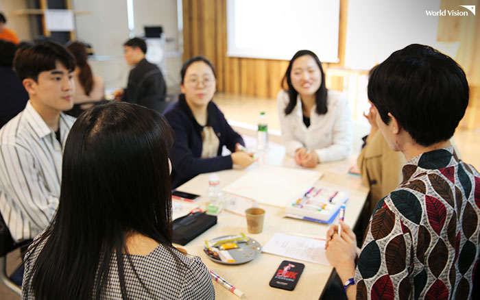 조별로 논의한 내용을 한 문장으로 발표하는 시간