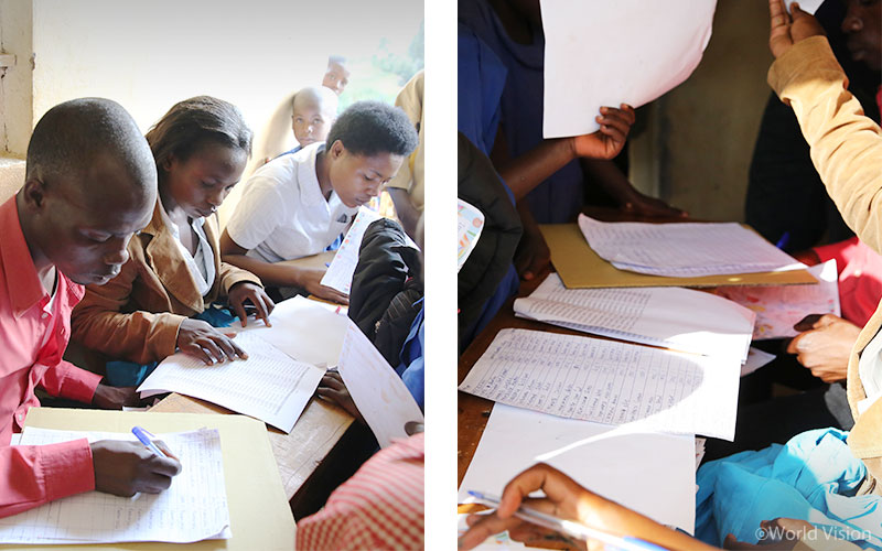 많은 과정이 수기로 이루어지는 후원아동성장소식지 작성하기 현장. 자원봉사자들이 아동이 작성한 활동용지와 아동명단을 비교하고 있다.