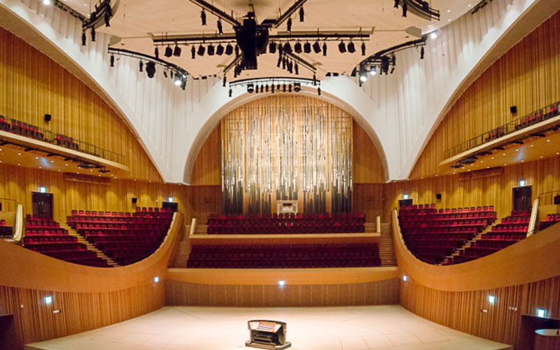 롯데콘서트홀, 정 가운데 보이는 저 거대한 파이프들이 바로 오르간. (사진출처=롯데콘서트홀 블로그)