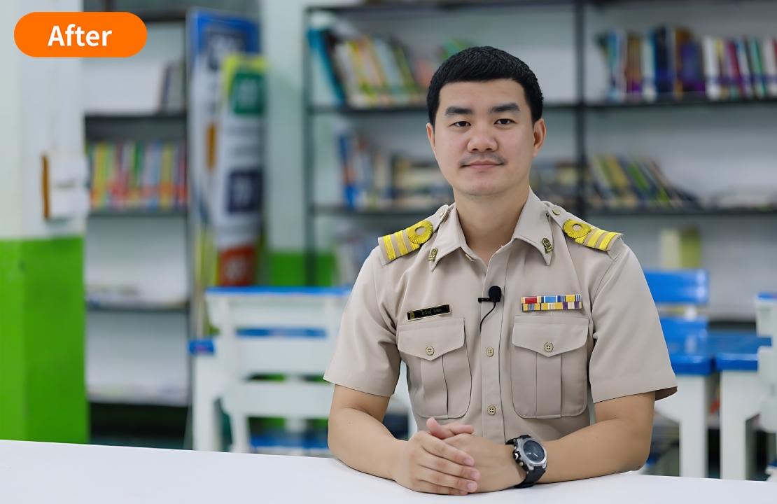 제복을 입고 미소 지으며 카메라를 응시하는 성인 크루 베이스