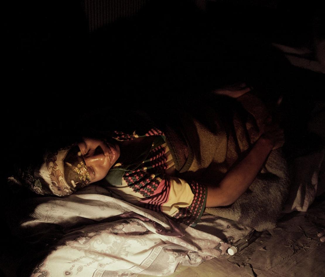 여성 할례로 인해 숨어 지내는 여성