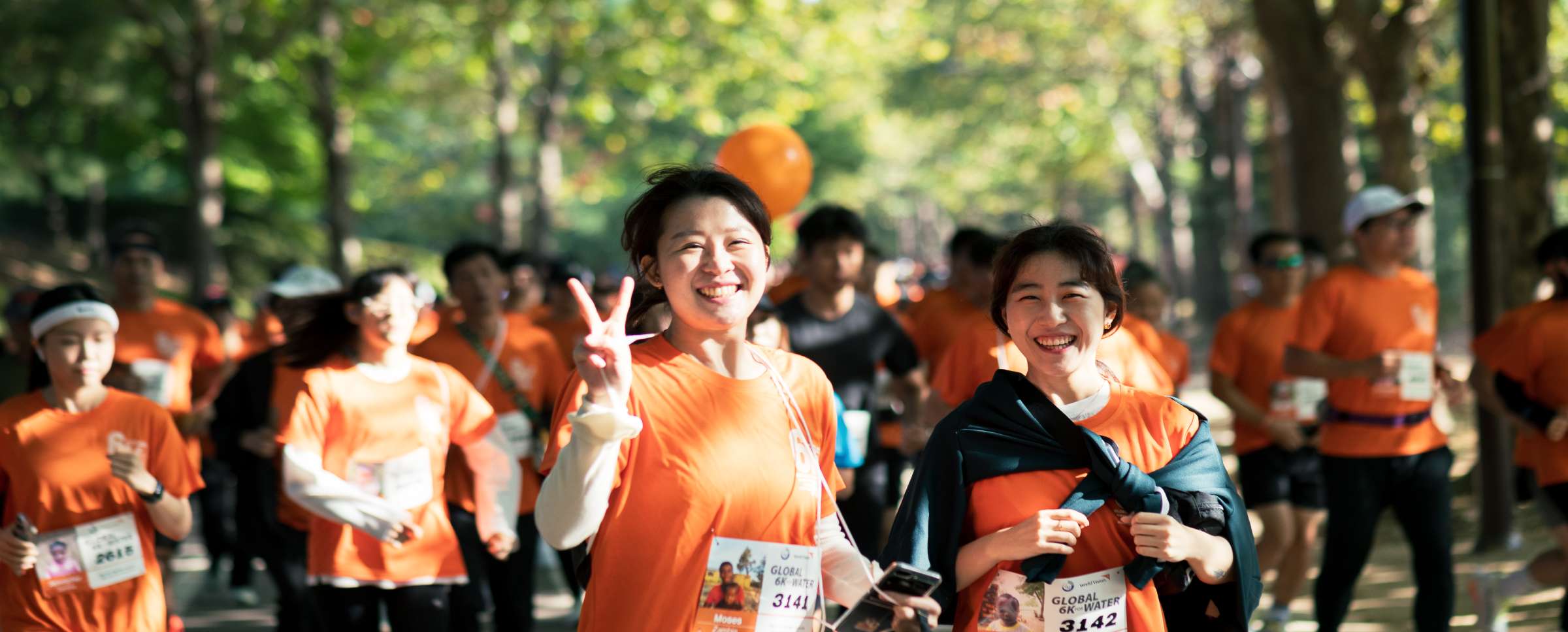 글로벌 6K 참가자들이 달리기를 하고 찍은 사진입니다. 