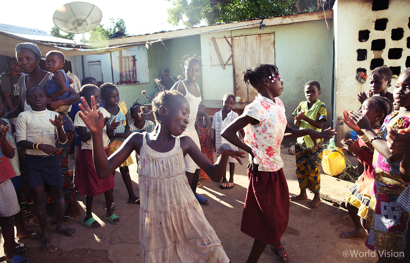 누군가 아프리카의 아름다움이 무엇이냐고 묻는다면 아이들의 생기라고 답하겠습니다.
