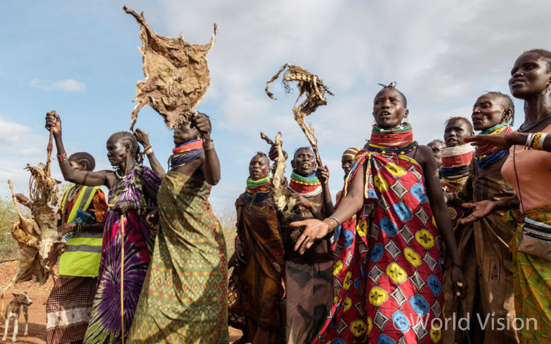 기근과 싸우는 케냐의 사람들