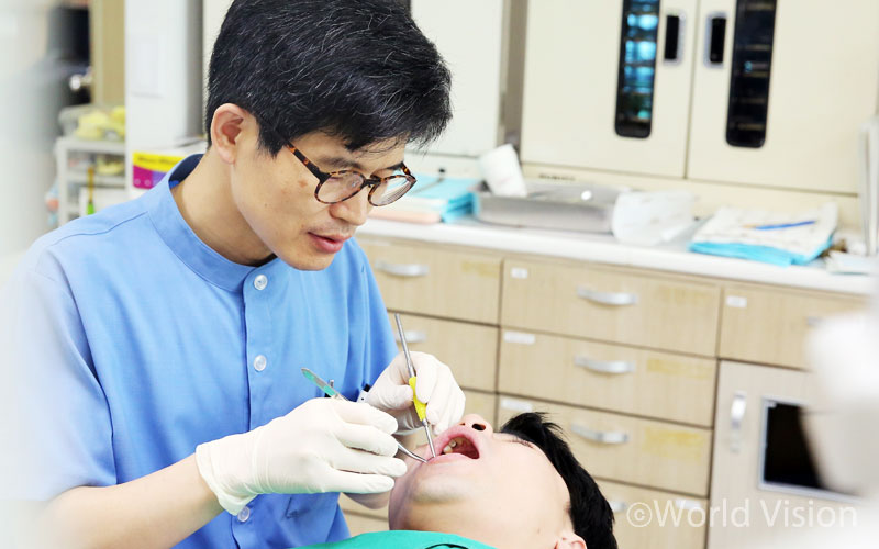 청년과 치과의사 심형섭 씨