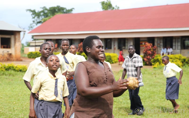 카킨도 중학교 피스 클럽 교사, 머시