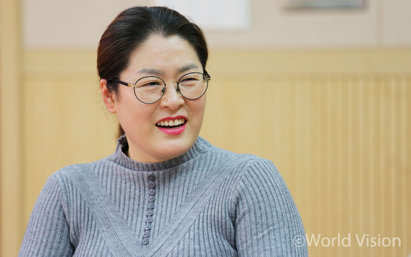 7살 어린 아들 때문에 일할 수 없어 홀로 폐지를 주우며 세 남매를 키워온 엄마