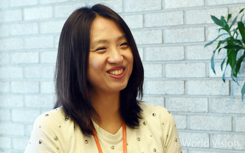 주민들이 월드비전에서 배운 양어장, 양봉 등의 기술로 직접 꿀을 만들고 농업협동조합을 꾸려 운영하고 있었어요.