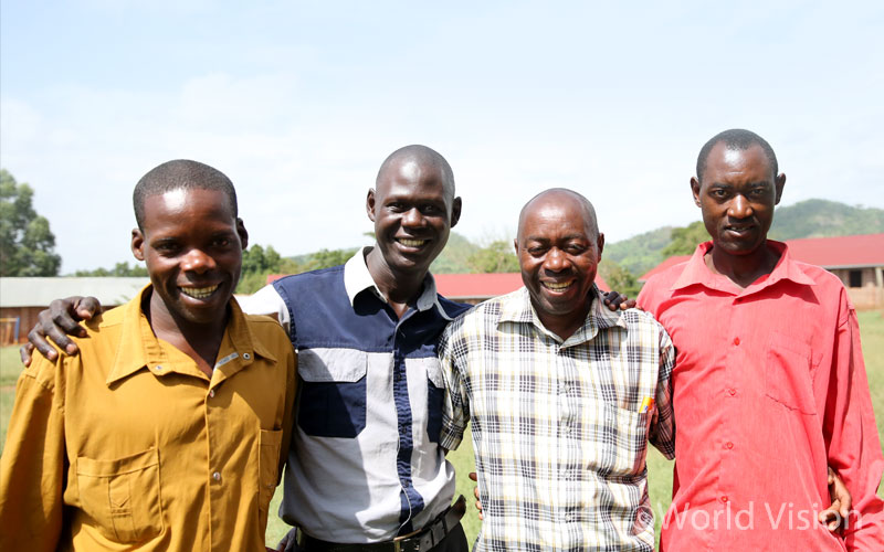 (왼쪽부터) '히어로 아빠' 모임 멤버 알렉스, 모임 리더 폴, 멤버 비아누스, 저스티스.
