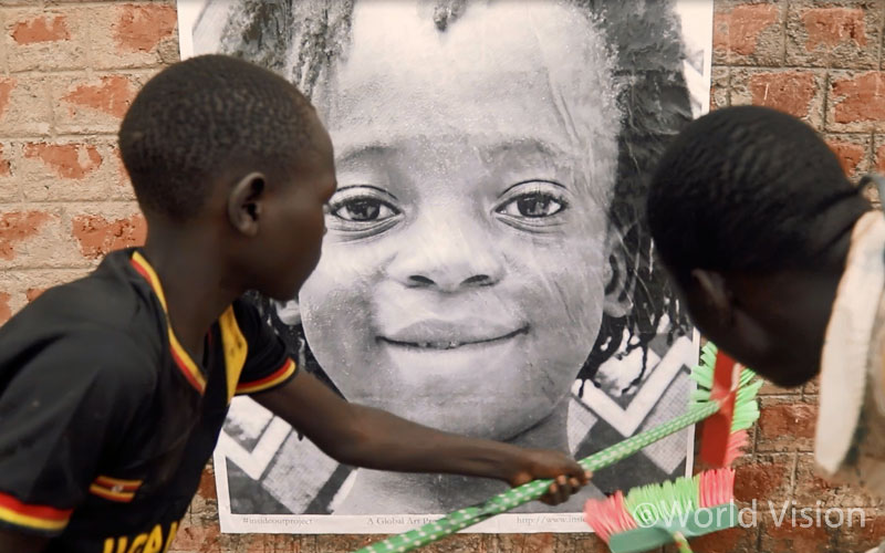 난민 아이들의 이야기를 전할 수 있는 예술 작품을 만든 것