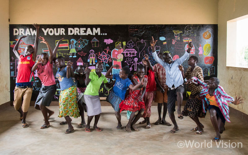 아이들의 미래가 형형색색 빛날 수 있도록 함께해주세요.