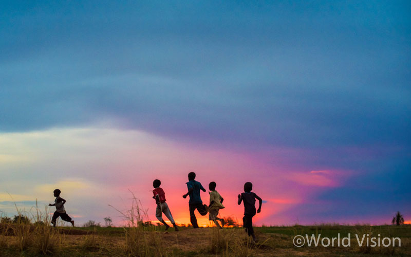 떨어지는 석양이 빠르게 어둠을 재촉한다