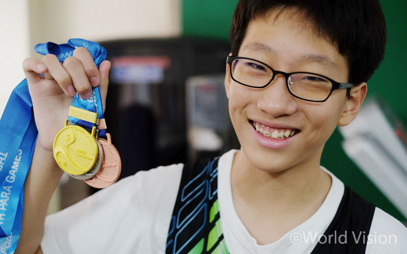 노력의 결실인 역도대회 수상메달