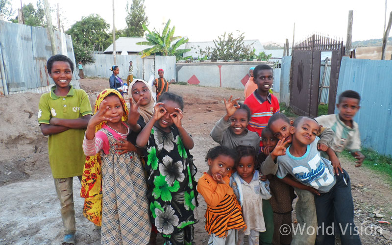 정신 없는 하루를 보내고 숙소로 돌아오는 길. 내 이름을 부르며 달려오던 사랑스런 아이들.
