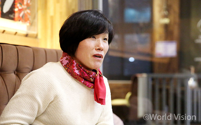 동욱이 어머니는 사춘기를 심하게 겪은 동욱이와 함께 성장했다.