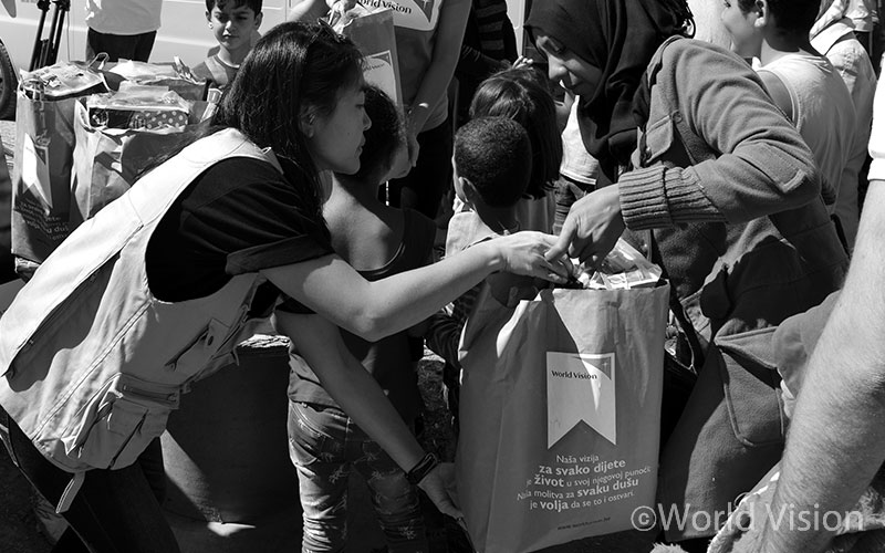 지난 6년 간 시리아 내전 피해자 수백만에게 인도적 지원을 제공 했다