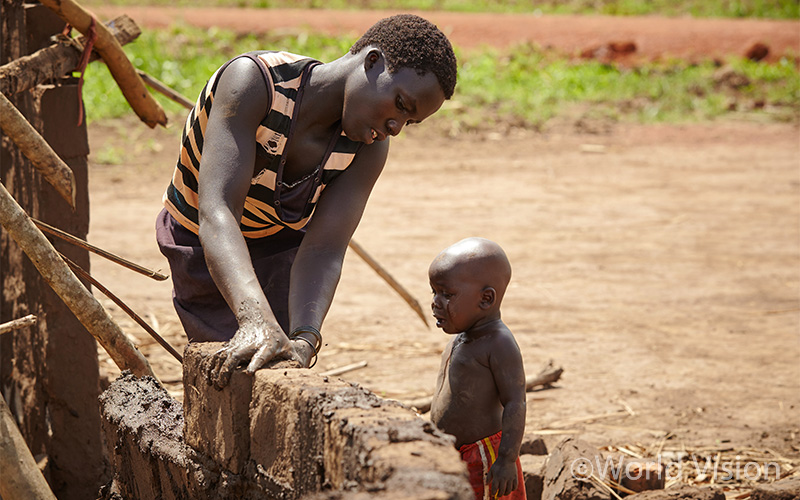 두살배기 아이와 함께 매일 일터로 향하는 샤론