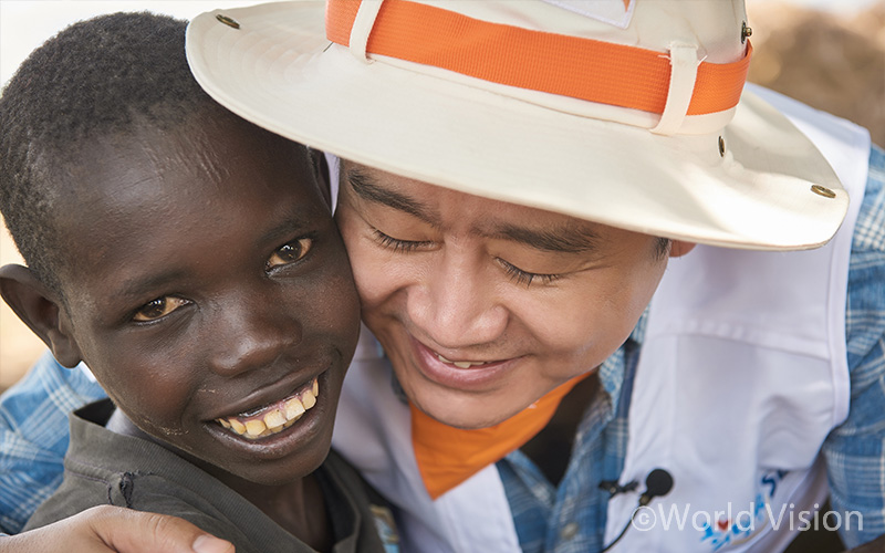 사람들의 마음에도 아름다운 꽃을 피우고 있다