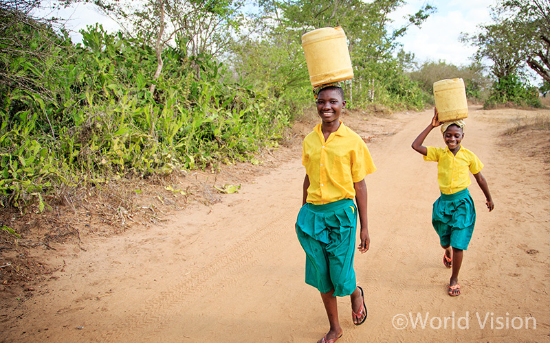 그저 어린 동생들이 마음껏 마실 수 있는 깨끗한 물 한잔이죠