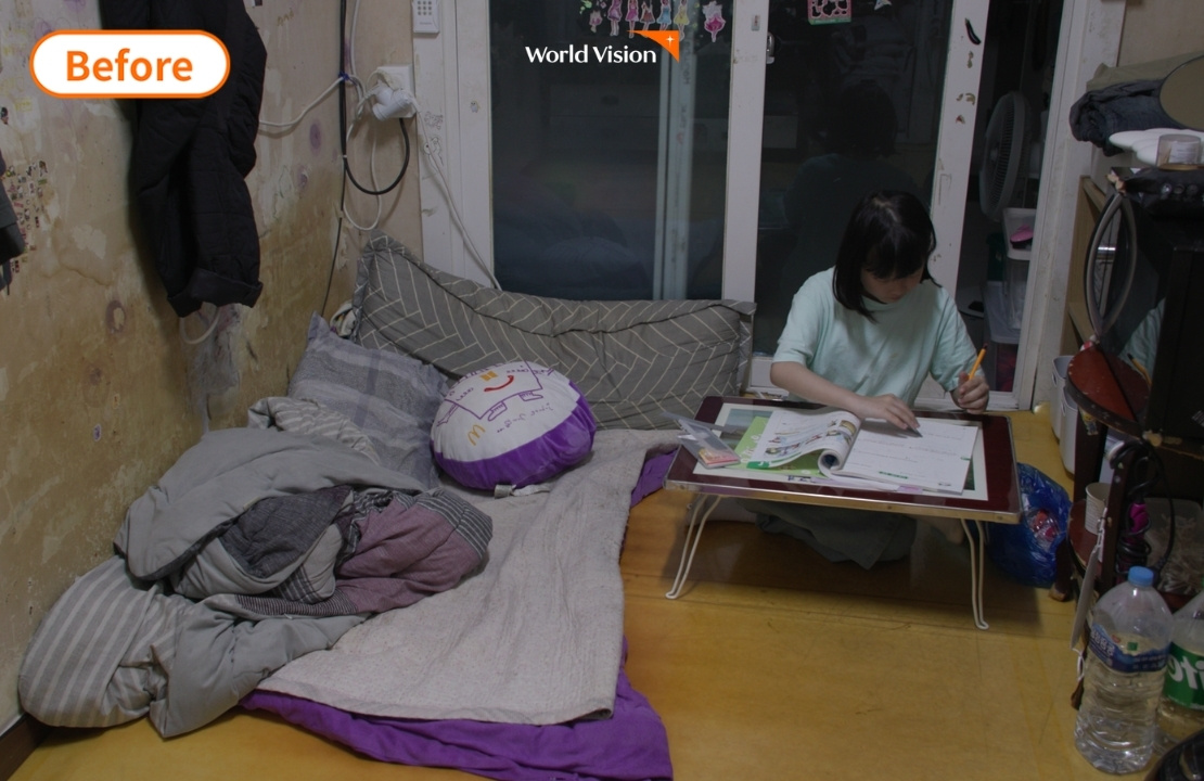 방바닥에서 공부하던 하은이