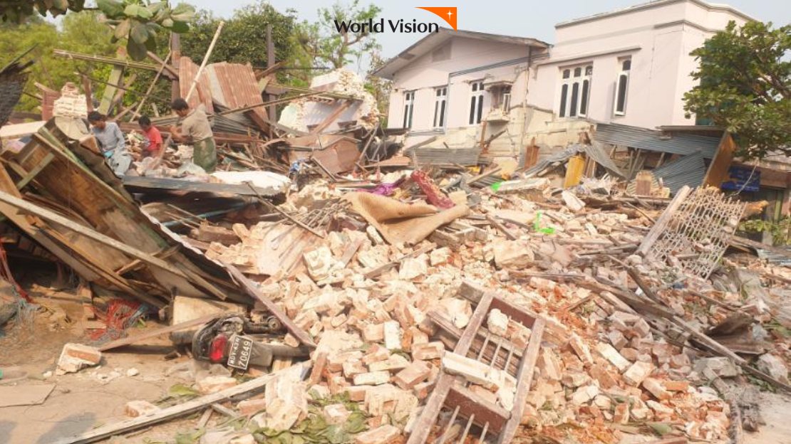 지진으로 인해 붕괴된 거주지