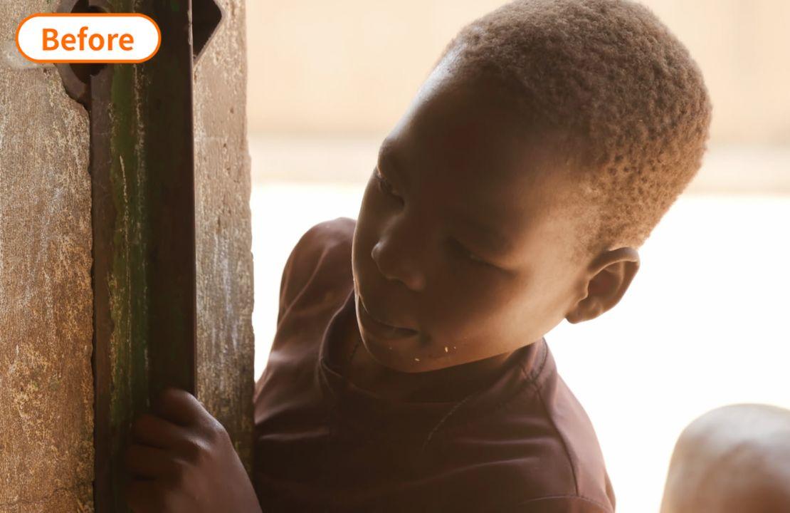 교실안을 보는 냐네
