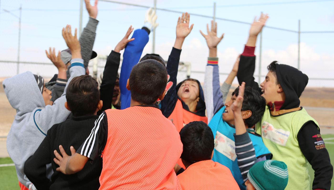 메시와 호날두를 꿈꾸는 난민캠프 최고의 라인업 스토리 자세히보기